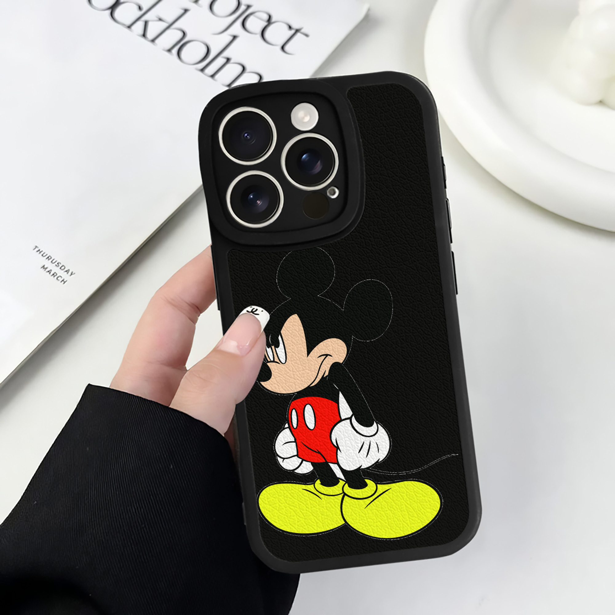 （画像用） ミッキーマウス Mickey Mouse 【iPhone 16シリーズ対応】シリコンスマホケース（レザー調） 材質：シリコン